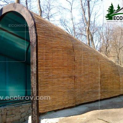 Навес из камышовых матов. Внуково. 2011 год